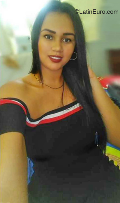 Date this sensual Colombia girl Angie from cali CO26057