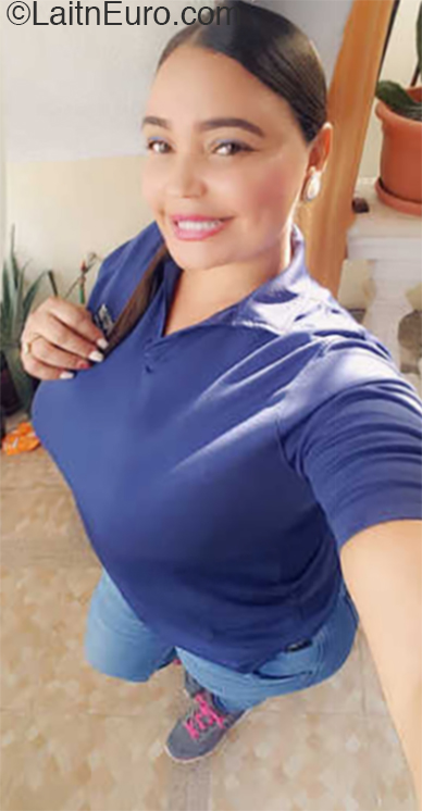 Date this stunning Dominican Republic girl Jennifer from Suiza DO36072