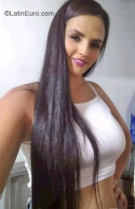 Date this happy Colombia girl Evelyn from Medellin CO26078