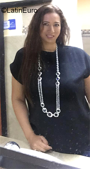 Date this gorgeous Ecuador girl Yesica from Tena EC377