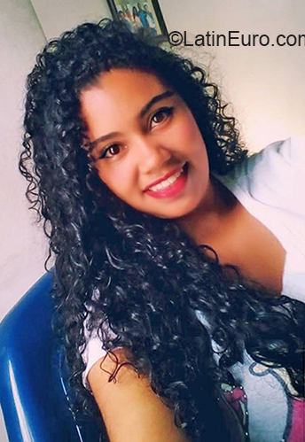 Date this stunning Colombia girl Daniela from Armenia CO26130