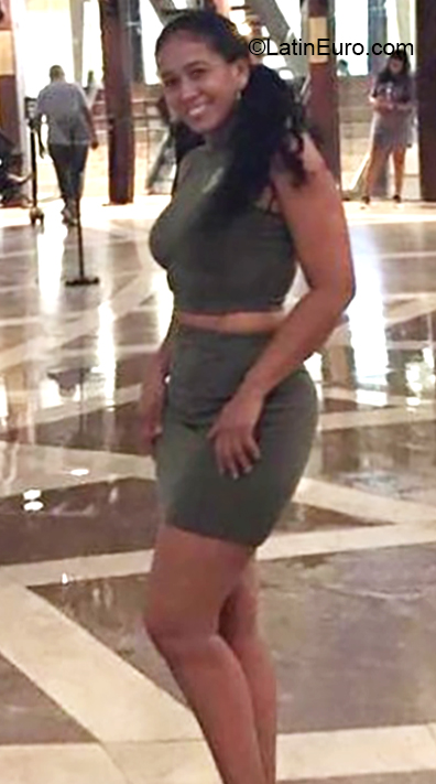 Date this happy Colombia girl Verlis from Cartagena CO26139