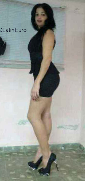 Date this beautiful Cuba girl Yuliet quignon from Havana CU611