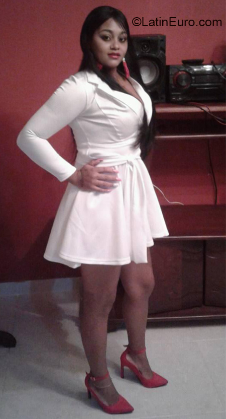 Date this sensual Dominican Republic girl Cinthia from Santo Domingo DO36289