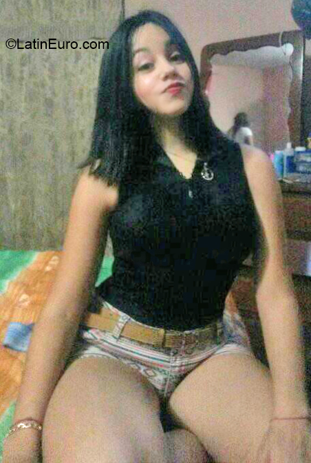 Date this nice looking Venezuela girl Ana from Barquisimeto VE2744