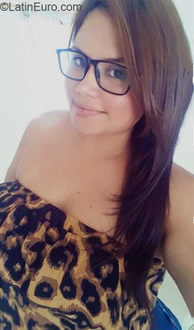 Date this pretty Colombia girl Laura from Barranquilla CO26731