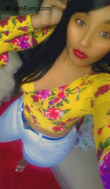 Date this tall Dominican Republic girl Elizabeth from Santiago DO36328