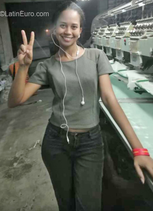 Date this voluptuous Dominican Republic girl Ingrid peralta from Santiago de los Caballeros DO36330