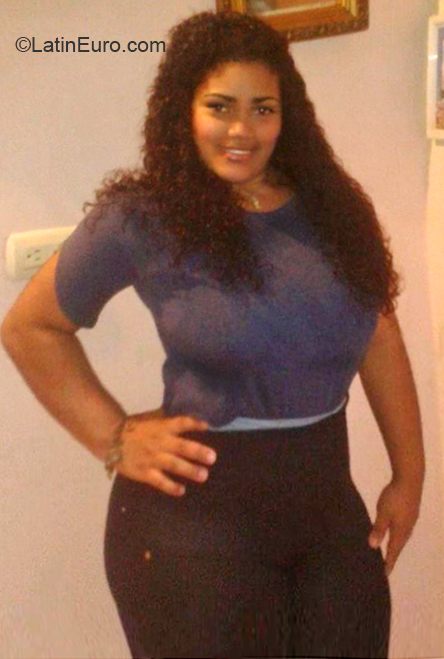 Date this nice looking Venezuela girl Nati from Venezuela VE2748