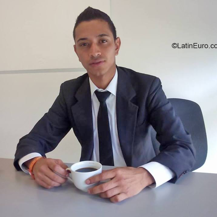 Date this gorgeous Colombia man David from Medellin CO26192