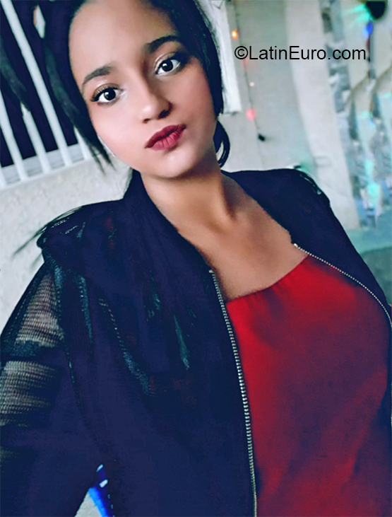 Date this charming Venezuela girl Johanna from Maracaibo VE2754