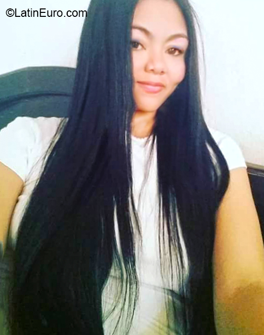 Date this good-looking Colombia girl Maria from Medellin CO26204