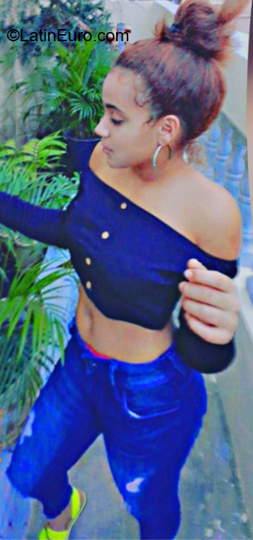 Date this sensual Dominican Republic girl Karol from La Vega DO36415