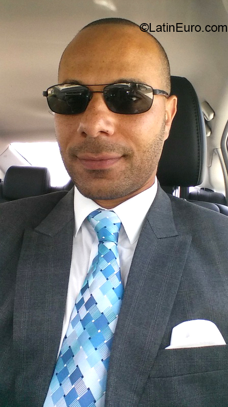 Date this beautiful United States man Sam from Santa Barbara US20418