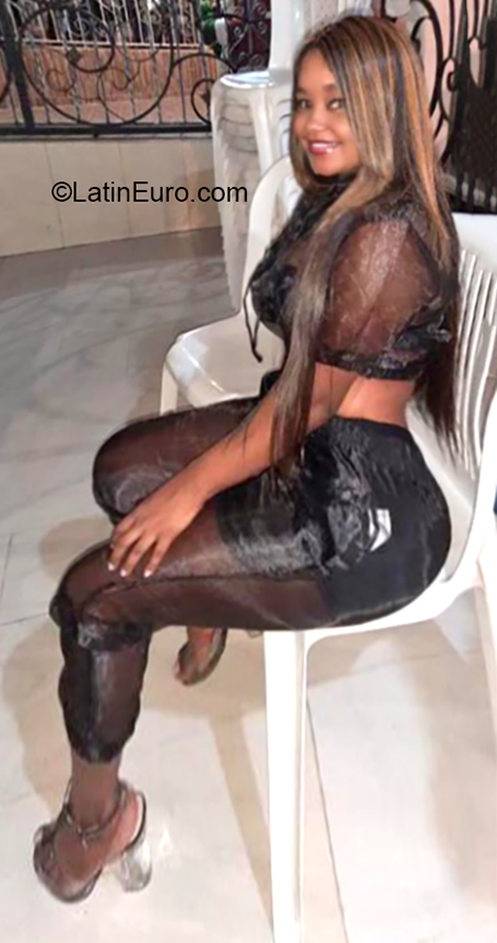 Date this funny Colombia girl Kimberley from Cali CO26221