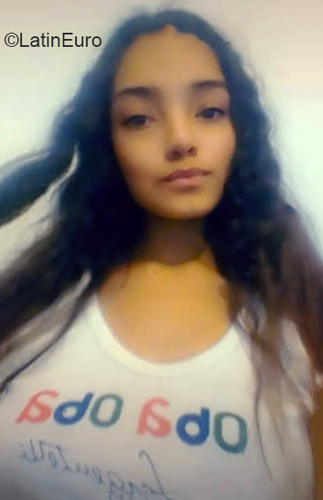 Date this exotic Argentina girl Laura from Buenos Aires AR254