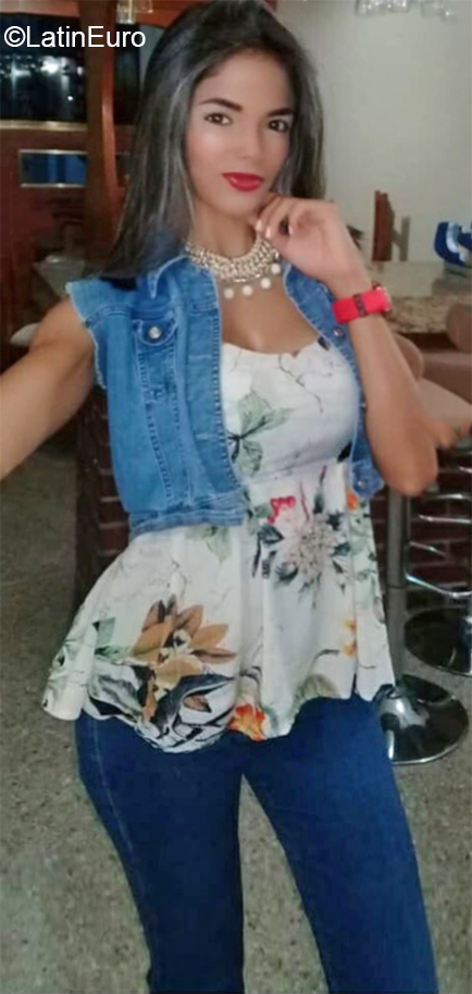 Date this exotic Venezuela girl Andrea from Caracas VE2759