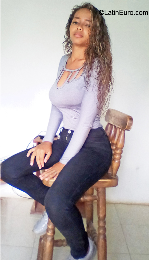Date this charming Venezuela girl Heidy from Caracas VE2762