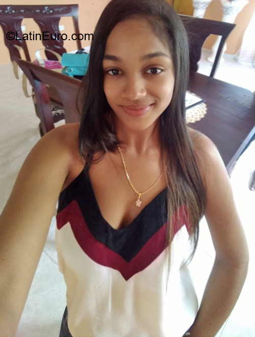 Date this passionate Dominican Republic girl Esmeraly from Santo Domingo DO36446