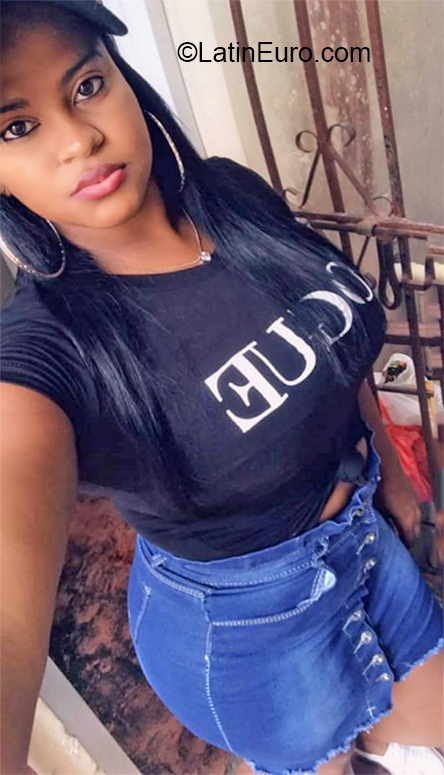 Date this beautiful Dominican Republic girl Domairis from Santo Domingo Este DO36485