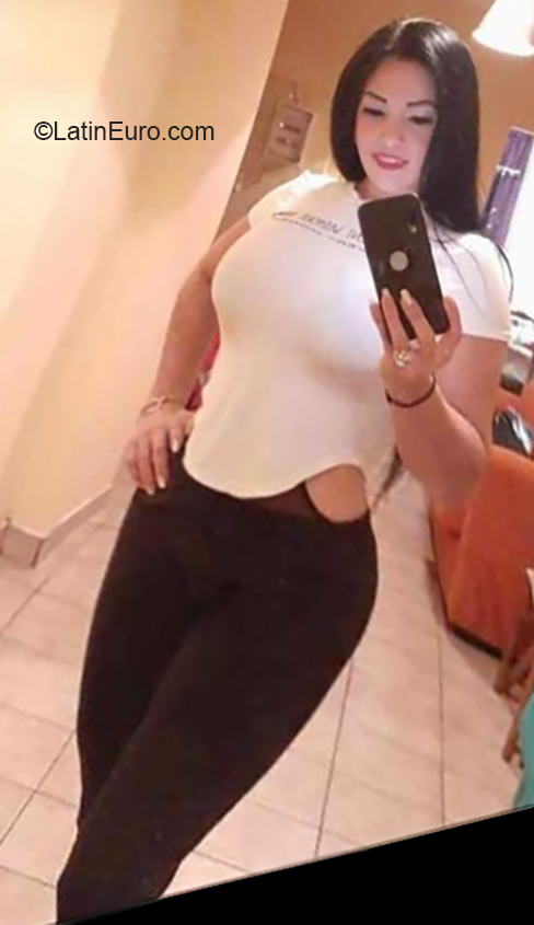 Date this georgeous Venezuela girl Jessica from Maracaibo VE2775