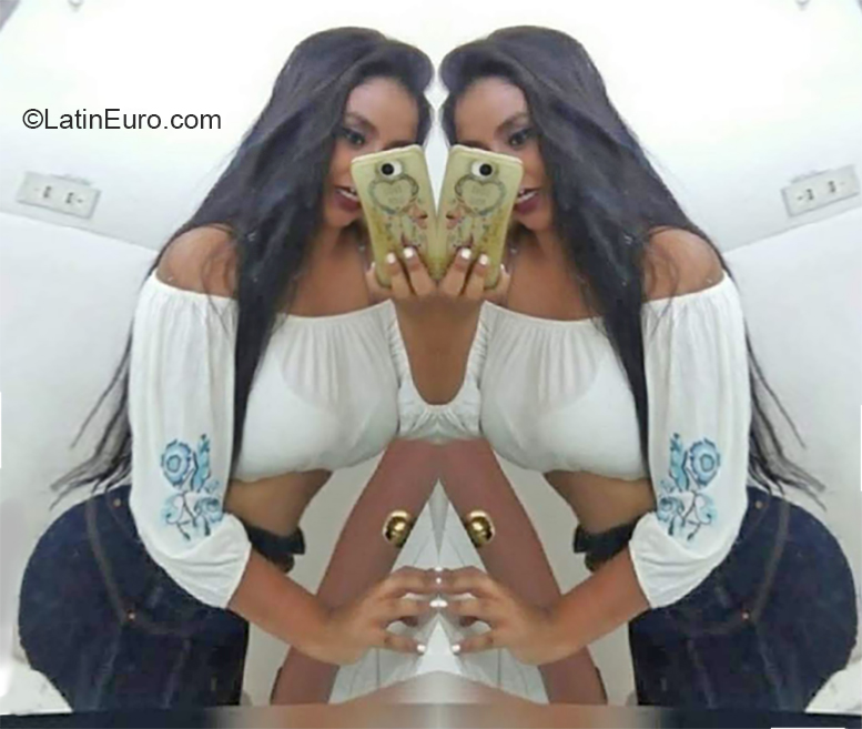 Date this cute Peru girl Daniela from Araquipa PE1455