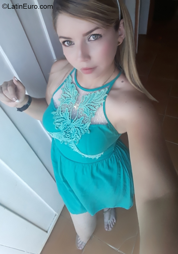 Date this sultry Venezuela girl Rosa from Barquisimeto VE2788