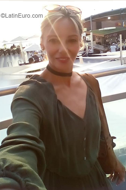 Date this sensual Peru girl Fabiola from Lima PE1460