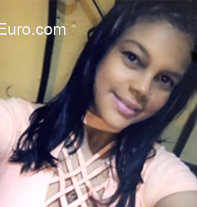Date this nice looking Dominican Republic girl Ashley from Santiago DO36628