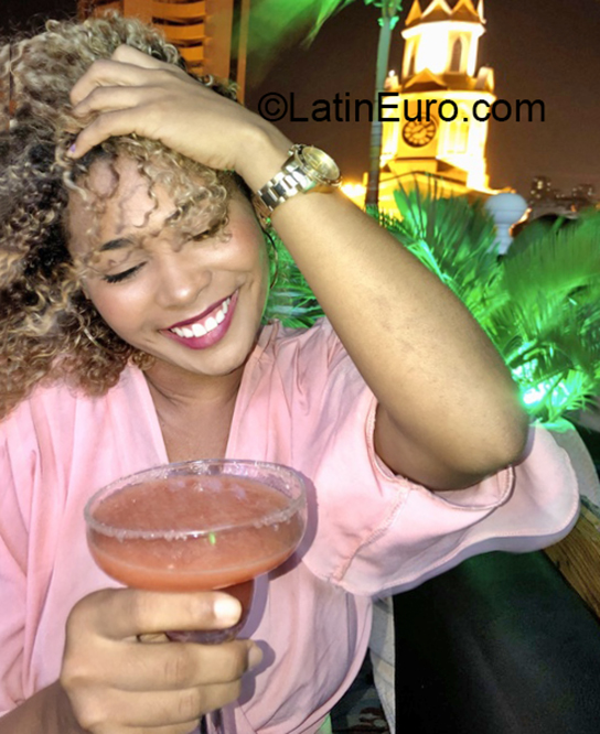 Date this hard body Colombia girl Valentina from Cartagena CO29284
