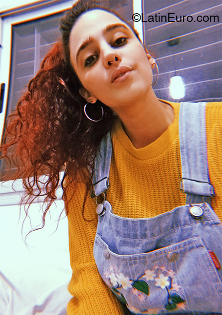 Date this voluptuous Argentina girl Laura from Buenos Aires AR264