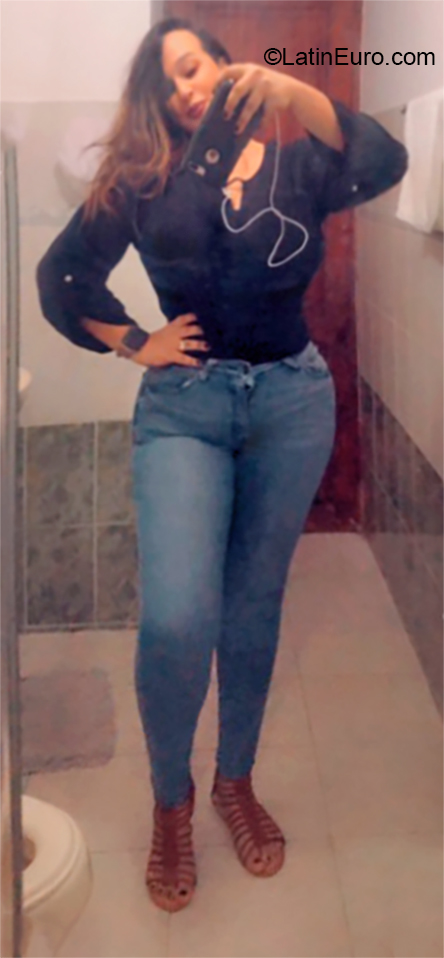Date this fun Dominican Republic girl ANNY from Santiago DO36682