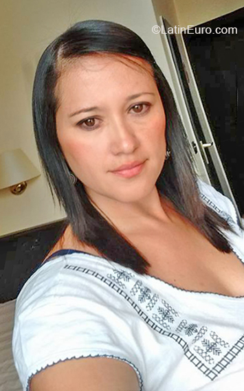 Date this hot Colombia girl Alejandra from Medellín CO26333