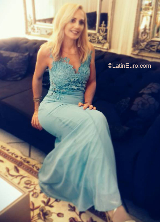 Date this lovely Brazil girl Nycole from Salvador BR10966