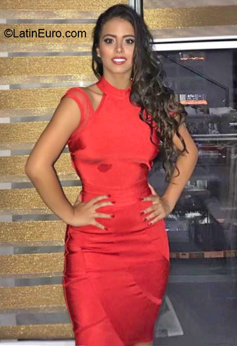 Date this sensual Colombia girl Tati from Medellin CO26343