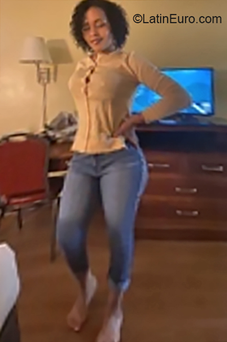 Date this young United States girl La gata Belkis from Orlando US20501