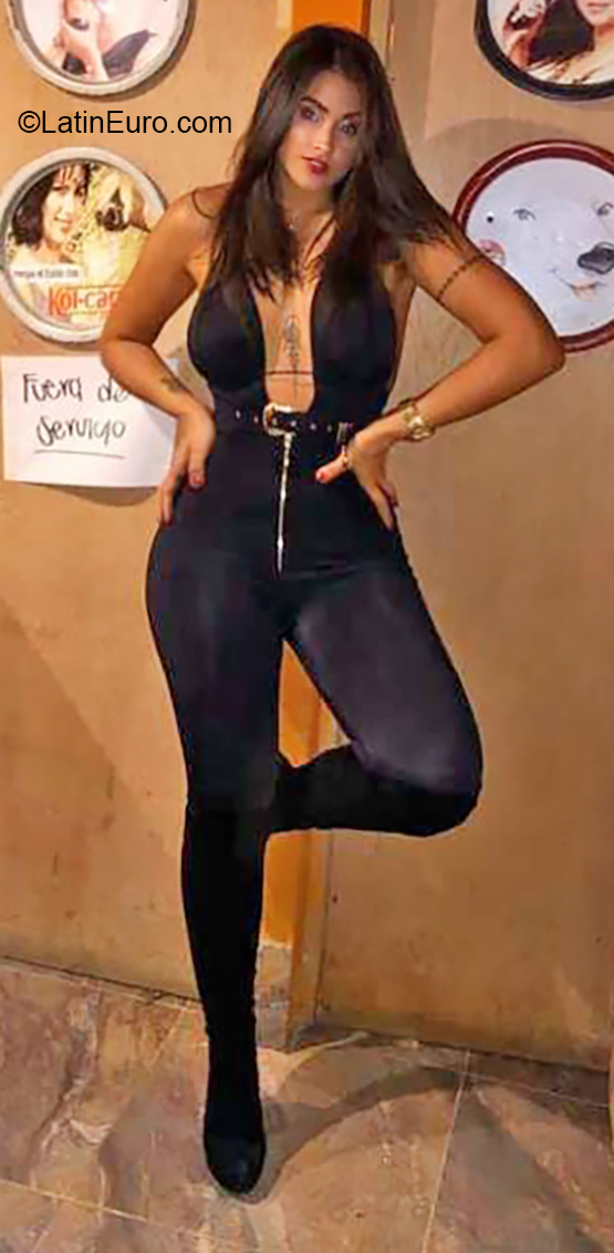 Date this athletic Colombia girl Katherine from Medellin CO26346