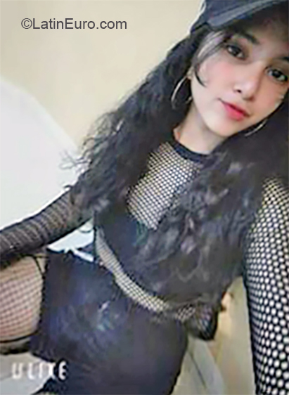 Date this sensual Venezuela girl Rina from Caracas VE2819