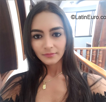 Date this voluptuous Colombia girl L. from Popayan CO26362
