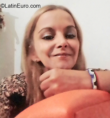 Date this nice looking Uruguay girl Alicia from Montevideo UY33