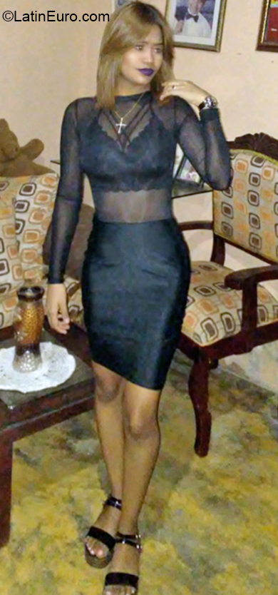 Date this tall Dominican Republic girl Angela from Santo Domingo DO36757