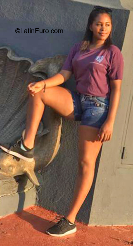 Date this hot Dominican Republic girl Ambar from Santo Domingo DO36761