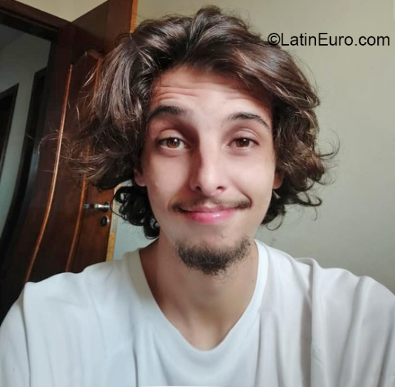 Date this hot Brazil man Caelros from Itaguara BR10971