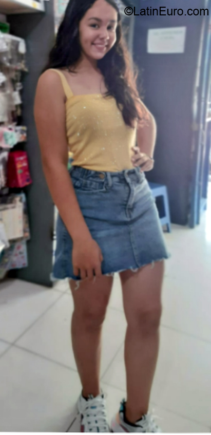 Date this good-looking Colombia girl Daniela from Bogota CO26380