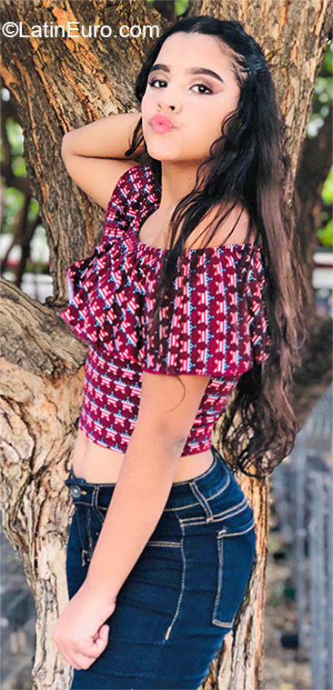 Date this young Venezuela girl Valentina from Maracaibo VE2835