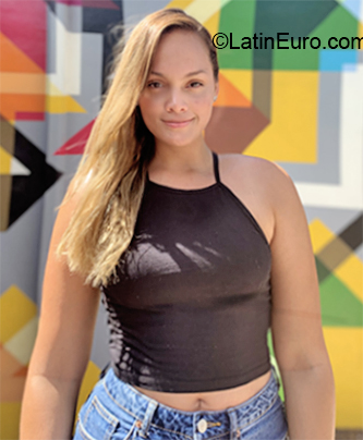 Date this attractive Colombia girl Andrea from Cali CO26424