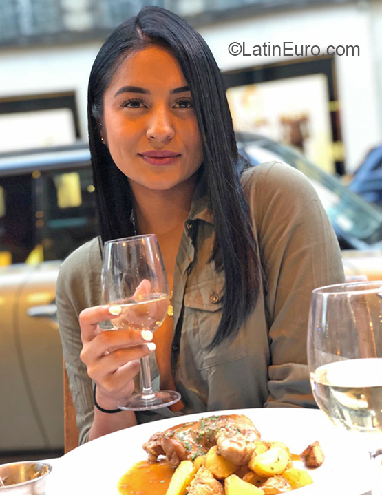 Date this foxy Colombia girl Natalia from Medellin CO26452