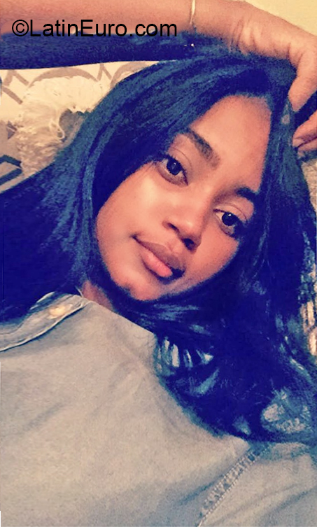 Date this sultry Dominican Republic girl Thalia from Santo Domingo DO36888