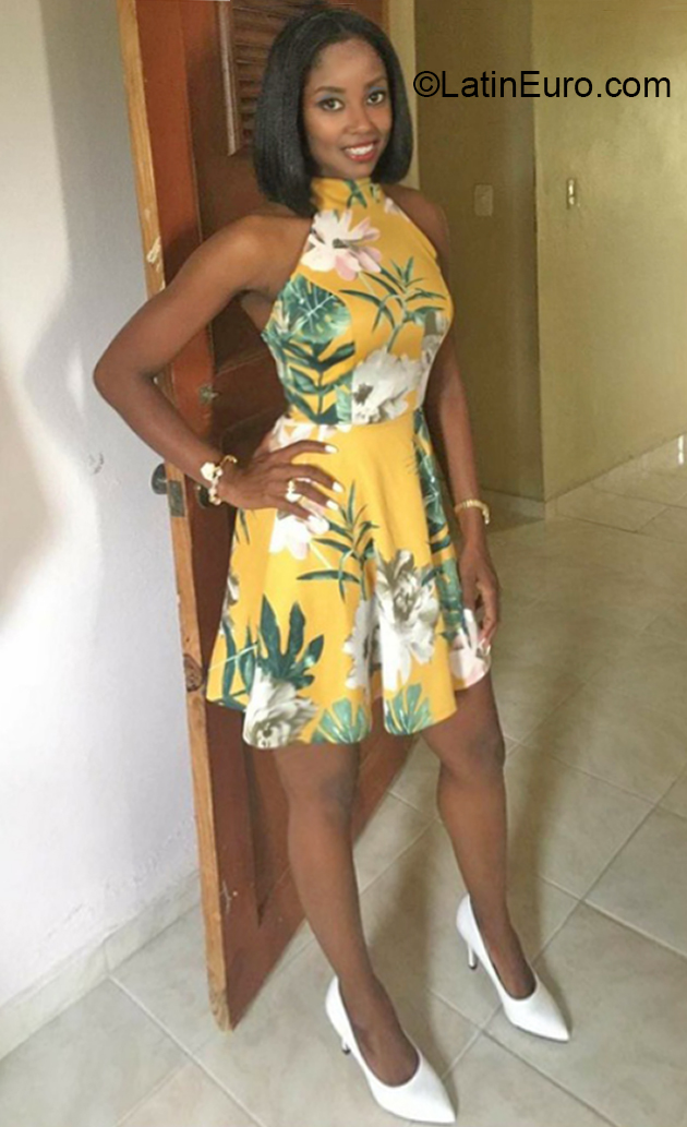 Date this exotic Dominican Republic girl Sherlyn from Santo Domingo DO36904