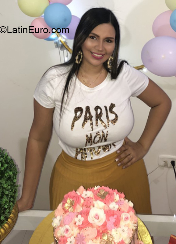 Date this attractive Colombia girl Estefany from Santa Marta CO26472